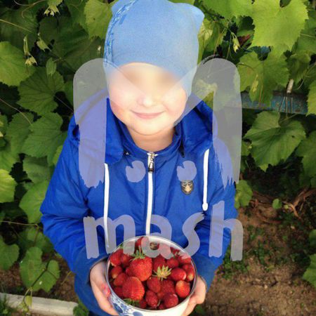 В Подмосковье трагедия. Родители заперли 5-летнего мальчишку в машине на стоянке возле завода в Ступино и ушли - мать пошла оформляться на работу. Через некоторое время они вернулись, - мальчик был уже мертв. Его звали Олег Гусев.