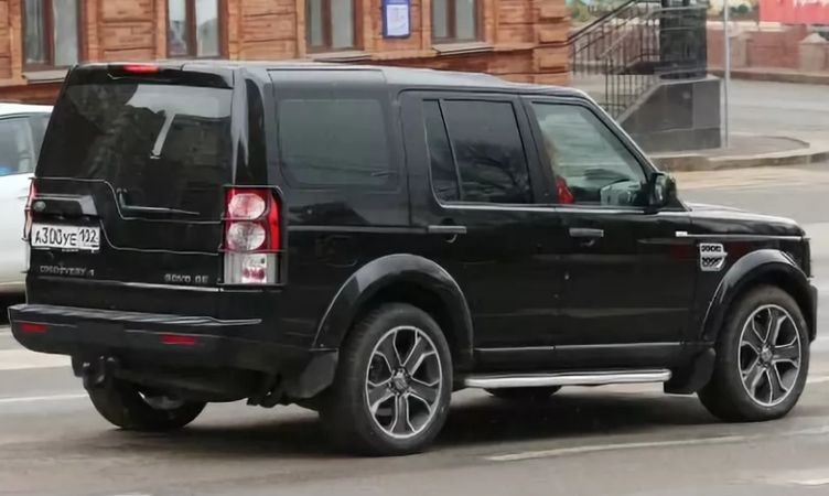 Бывший глава МВД Башкирии попал в ДТП на своем Лэнд Ровере. Генерал-лейтенант полиции Михаил Закомалдин был трезв и, конечно же, не виноват.