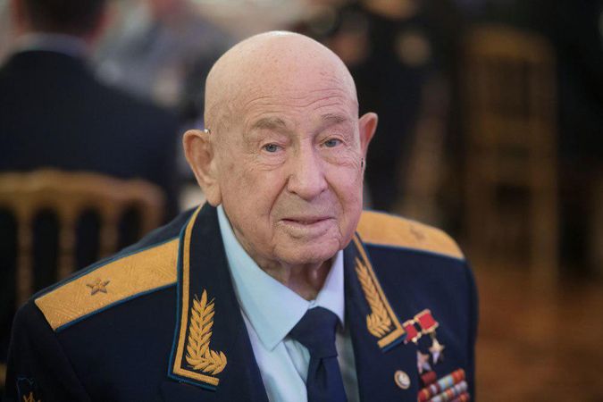 Умер космонавт Алексей Леонов, первый человек в открытом космосе. Ему было 85 лет.