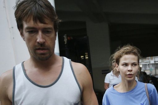 Алекс Лесли и Настя Рыбка (ну вы же не думали, что они всё) на свободе, но приключения их не закончились. Теперь за парочкой охотятся судебные приставы — а они пострашнее тайской полиции.