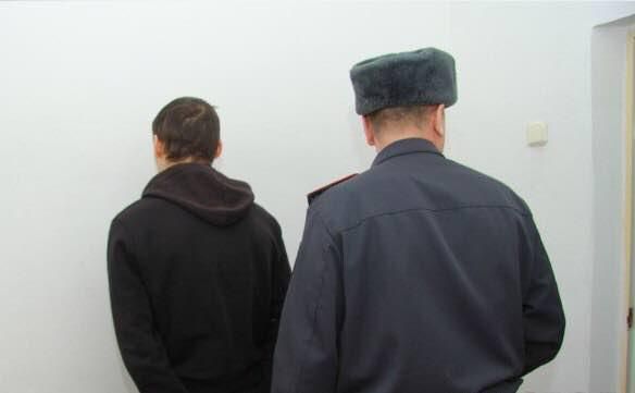 Вооружившись топором, 18-летний парень из Кирова заработал целых 16 рублей и уголовную статью, по которой ему грозит до 12 лет...