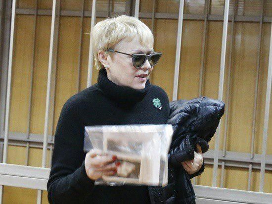 Вдова чемпиона Олимпийских игр по хоккею оказалась крупной мошенницей — и уже попала в тюрьму.