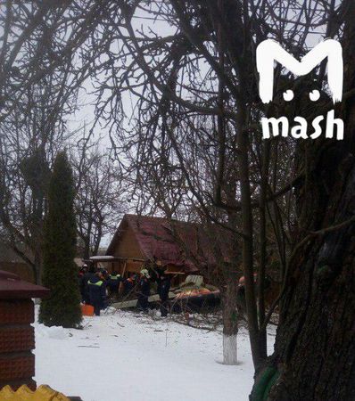 На жилой дом в Подмосковье упал самолёт — легкомоторный. Крушение произошло в Коломне, в СНТ “Отдых”. Два человека погибли.