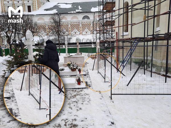 В Сергиевом Посаде в Лавре на прихожанку упала льдина прямо во время молитвы.