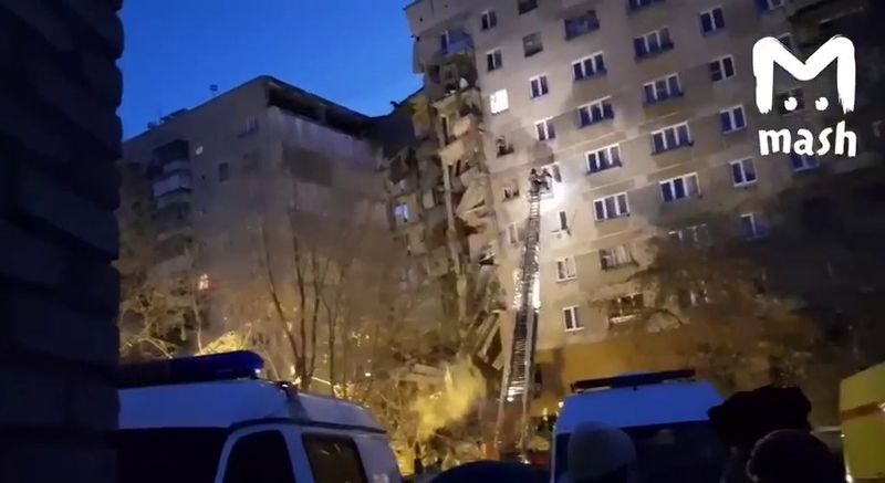 В Магнитогорске под завалами нашли живого младенца. Он больше суток пролежал под завалами. Больше суток.