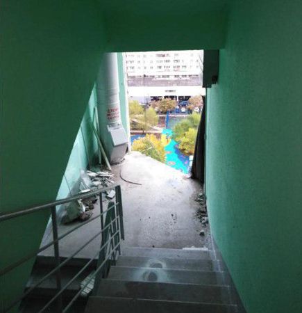 В Москве на Братиславской демонтировали окно в подъезде дома и теперь вид оттуда выглядит так.