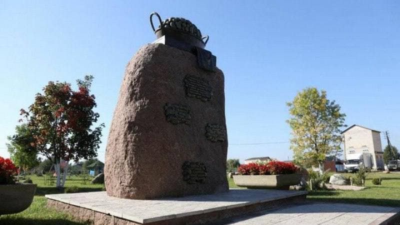 В Белоруссии поставили памятник картошке. Логично.