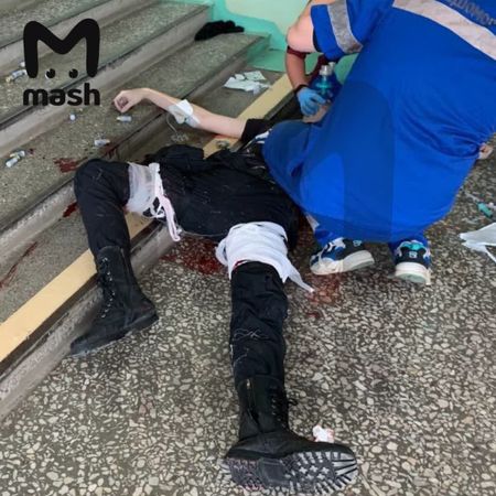 По нашим данным, Тимур Бекмансуров по-прежнему находится в реанимации в крайне тяжёлом состоянии. Он может умереть в любой момент.