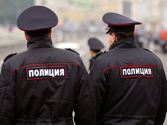 В подмосковном Клину сегодня ночью ранили двух полицейских.