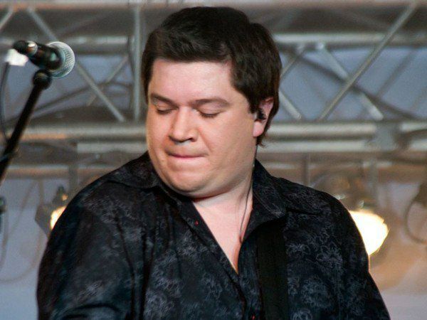 Умер основатель группы "Високосный год" Илья Калинников.