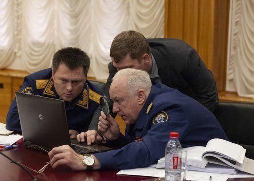 Если долго смотришь в бездну, бездна начинает смотреть в тебя.