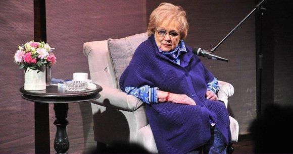 Галину Волчек подключили к аппарату искусственной вентиляции лёгких. Артистка находится в крайне тяжёлом состоянии.