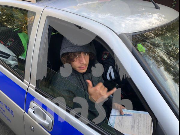 Думаете, новости про футболистов могут закончиться? Достаём ещё одну из Самары. Новый участник модного челленджа — футболист из "Крыльев" Георгий Тигиев.