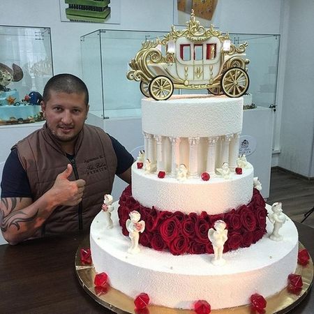 "Король тортов" Ренат Агзамов рассказал зачем посадил свою любимую. Подробнее: t-do.ru/breakingmash