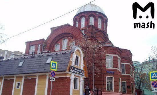 Прихожане православного храма устроили голодовку, чтобы сменить батюшку. Грешновато, небогоугодно и уголовно наказуемо.