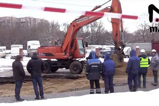 В Москве на Ферганской улице просел грунт. Второй раз за неделю и в том же самом месте.