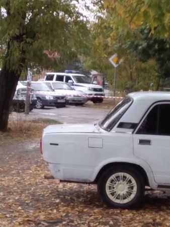 В Таганроге неспокойно. В пятиэтажке на улице Шило слышны взрывы и стрельба. На месте работают спасатели и Нацгвардия.