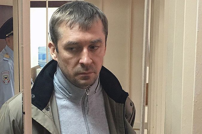 Сейчас в Москве судят знаменитого полковника Захарченко и истории в зале суда звучат просто восхитительные.