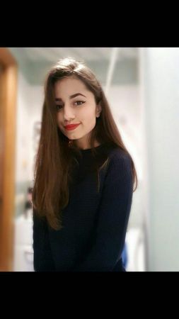 Останкинский суд арестовал среднюю из сестер Хачатурян - Ангелину - на два месяца. Следующей будут рассматривать вопрос об аресте Крестины - старшей.
