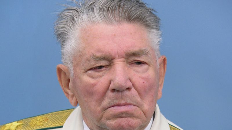 В возрасте 97 лет умер Александр Сухарев — бывший генеральный прокурор СССР, почетный работник прокуратуры России, участник Великой Отечественной войны. О его смерти сообщили в СК.