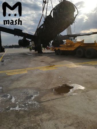 Все, что осталось от сгоревшего рейса Москва-Мурманск.