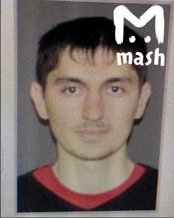 32-летний Ренат Кунашев, напавший на полицейских в центре Москвы, скончался в реанимации. Он был тяжело ранен в голову и грудь.
