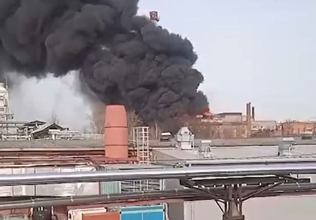 На заводе "Электроизолит" в Подмосковье возник крупный пожар