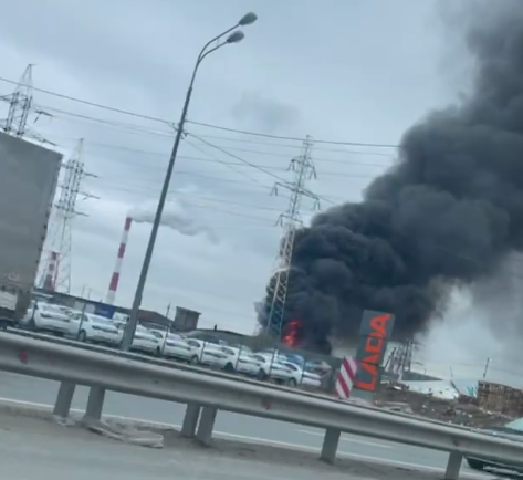 Сильное возгорание произошло недалеко от дилерского центра Lada в Кудрово