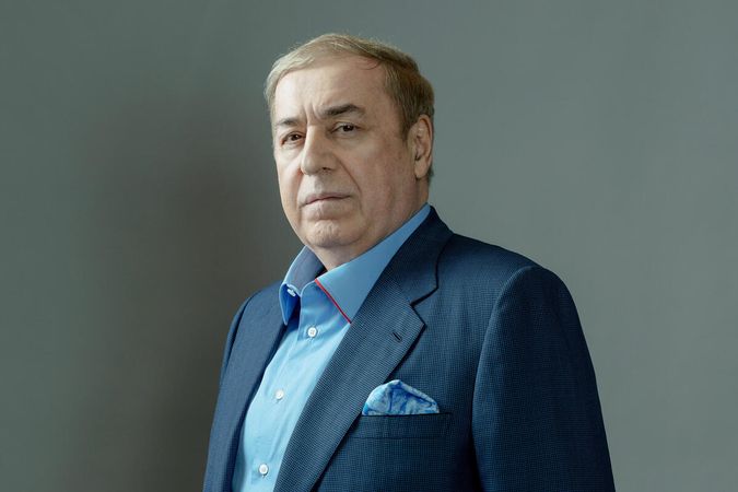Михаил Гуцериев прибыл на допрос к следователю.