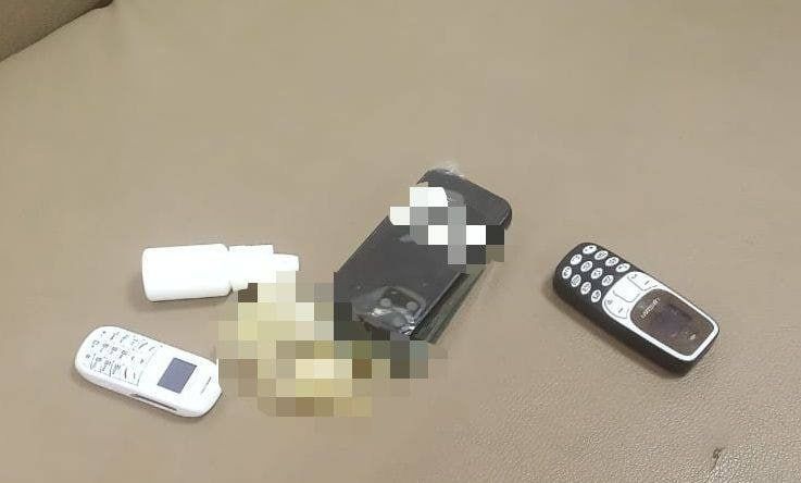 У адвоката на входе в СИЗО в организме нашли четыре телефона с симками и наркотики