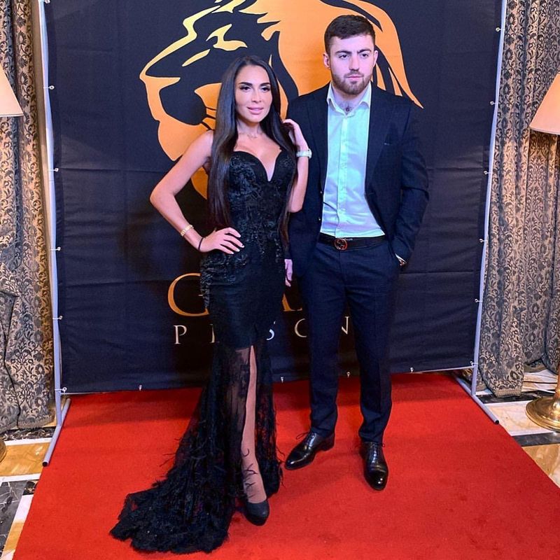 Блогеры Хизри Запиров и Лусик Карапетян (Хиза и Лусик) объявлены в федеральный розыск. Предварительно, 26-летний пранкер с 7,8 млн подписчиков подозревается по статье 159 УК РФ (Мошенничество).