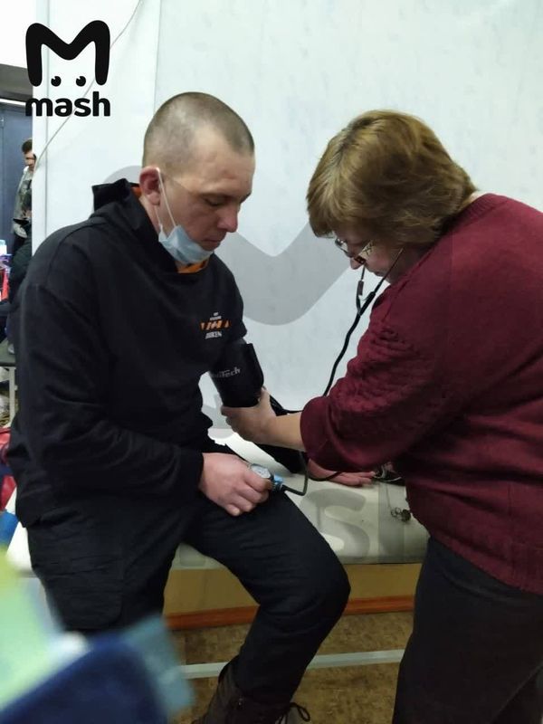 В городе Белово Кемеровской области пожар на угольной шахте "Листвяжная". Пострадали 15 человек. У них диагностировано отравление продуктами горения.