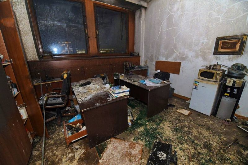 Разгромленная администрация Алма-Аты. Не хватает только шлемов викингов и ноутбуков Нэнси Пэлоси.