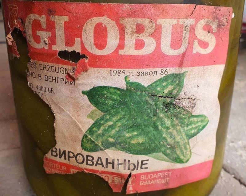 Огурцов 36-летней давности не желаете? А у нас есть: москвич продаёт ретробанку всего за 100 миллионов рублей.