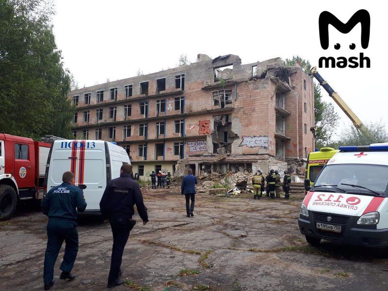 Трое рабочих по-прежнему под завалами в Новой Шурме.
