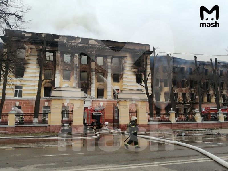 Помещение Центрального НИИ войск ВКО горит в Твери