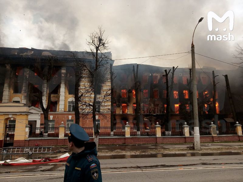 Помещение Центрального НИИ войск ВКО горит в Твери