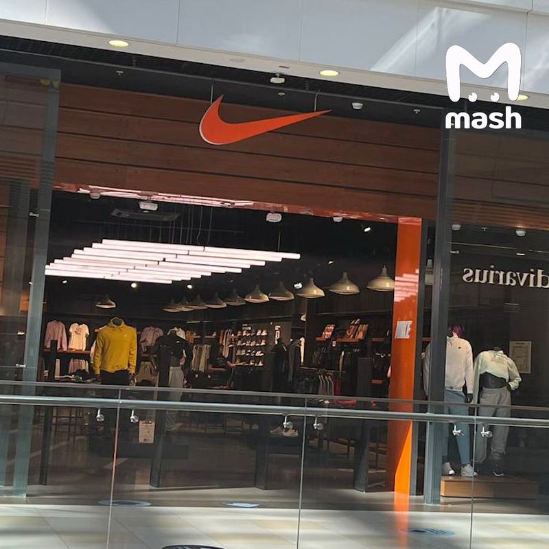 Финальный Sale? Одна из точек Nike в Москве проигнорировала уход компании из РФ
