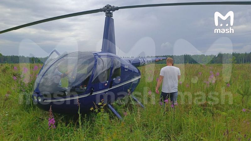 Частный вертолет Robinson аварийно сел в Подмосковье