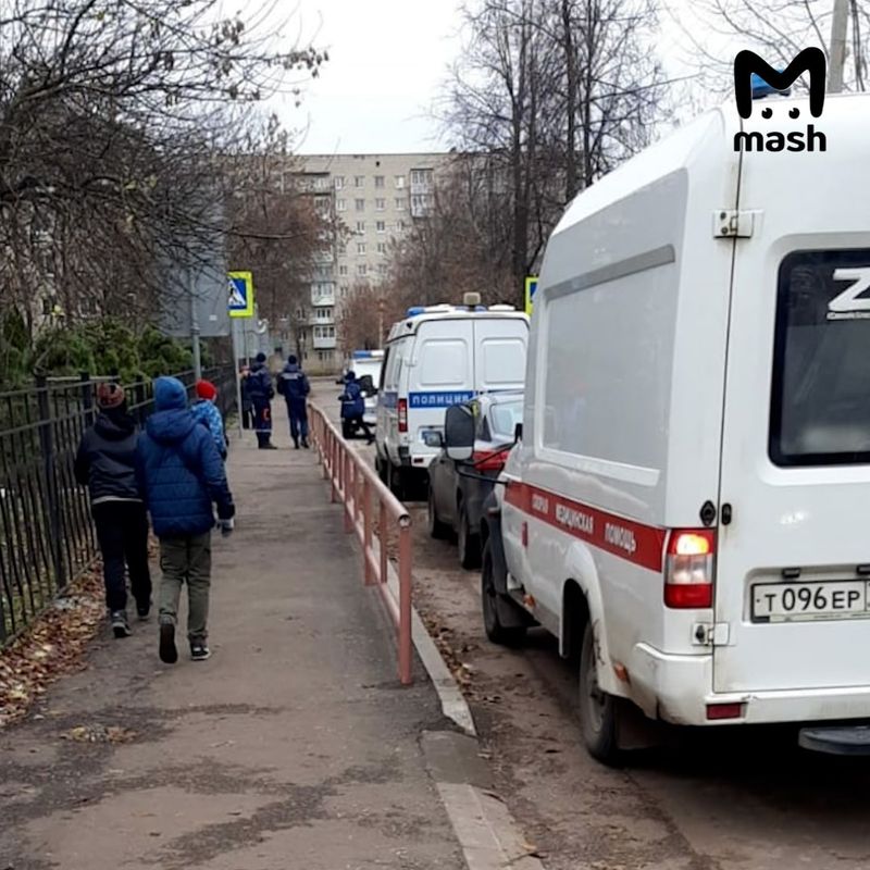 На школу в Рыбинске напал мужчина с ножом