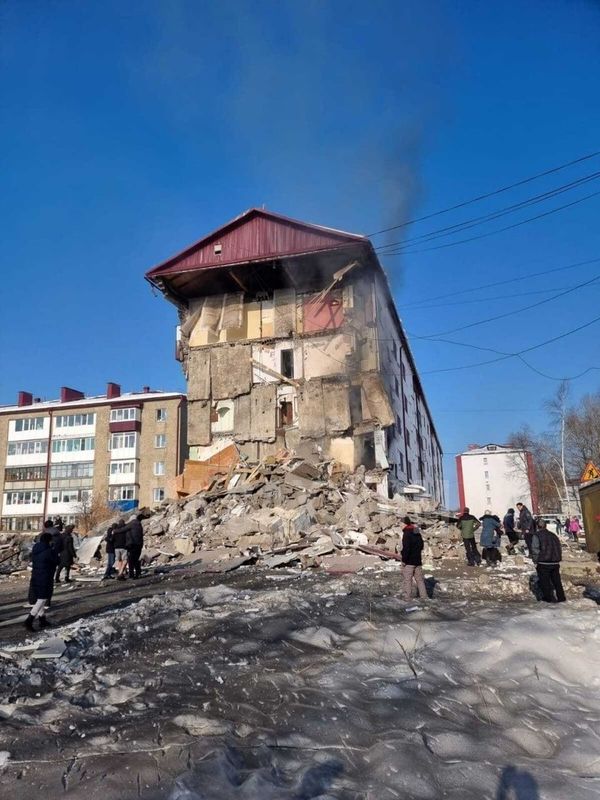 Из-за взрыва газа в доме на Сахалине обрушились несколько квартир: хроника событий