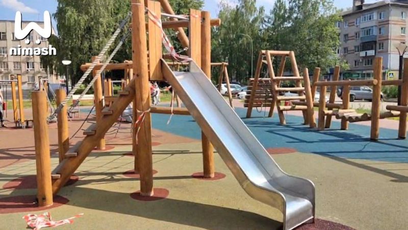 Двухлетний малыш скатился с детской горки в Кстово и лишился фаланги пальца на левой руке
