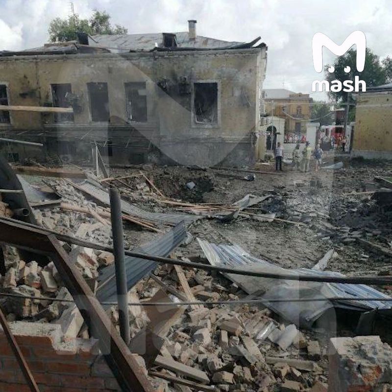 Мощные взрывы в Ростовской области.