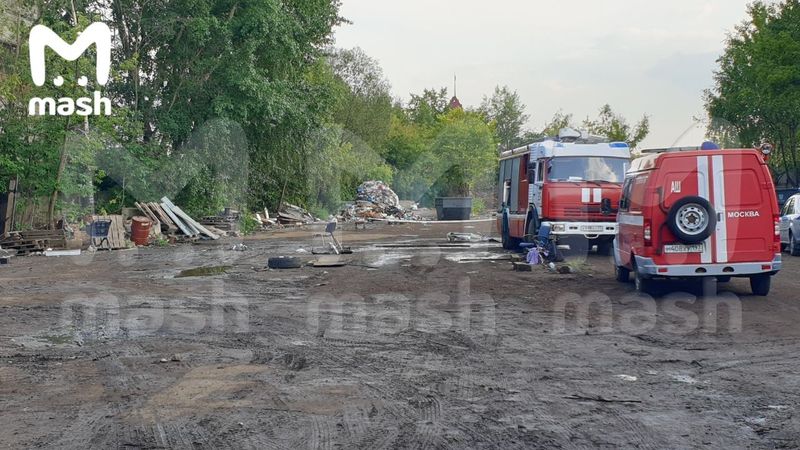 В Москве разлились шесть 20-литровых контейнера с кислотой