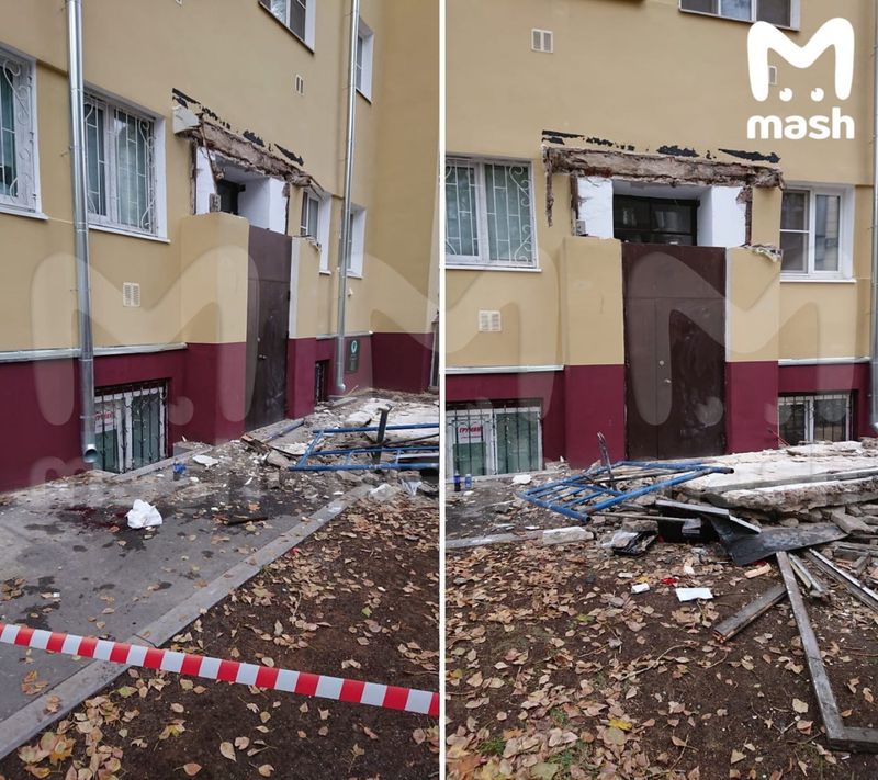 В Басманном переулке Москвы козырёк подъезда рухнул на людей