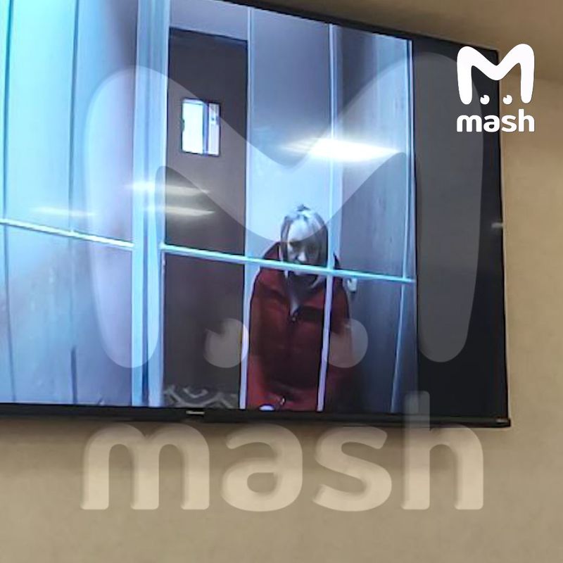 Охранницу брянской школы, где восьмиклассница расстреляла одноклассников, перевели под домашний арест