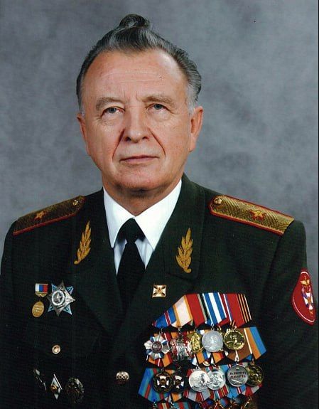 Экс-главу финансовой службы Центрального аппарата Минобороны СССР и его жену обманули на 50 млн рублей