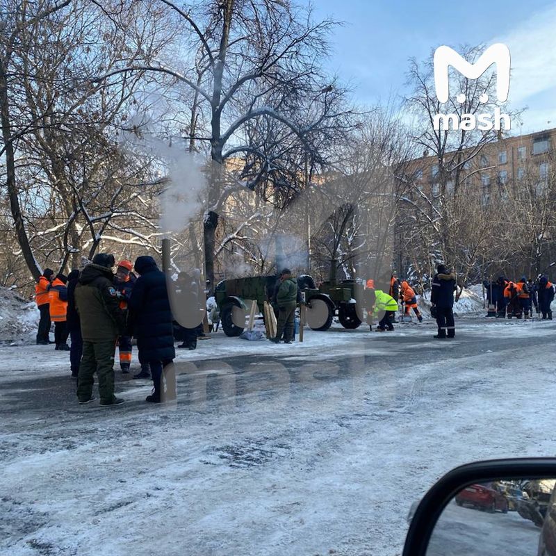 Крупный пожар на крыше жилого дома на улице Черняховского в Москве: видео и подробности