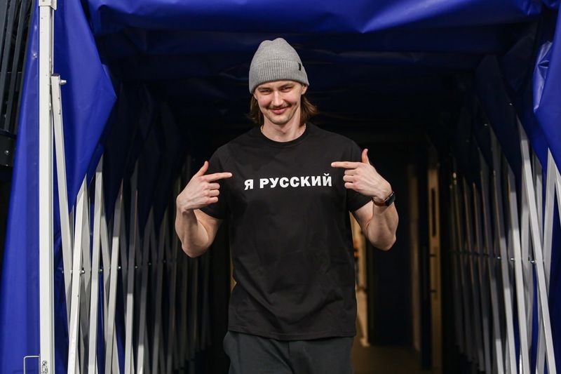 С хоккеистом Гордеевым расторгли контракт из-за статуса легионера