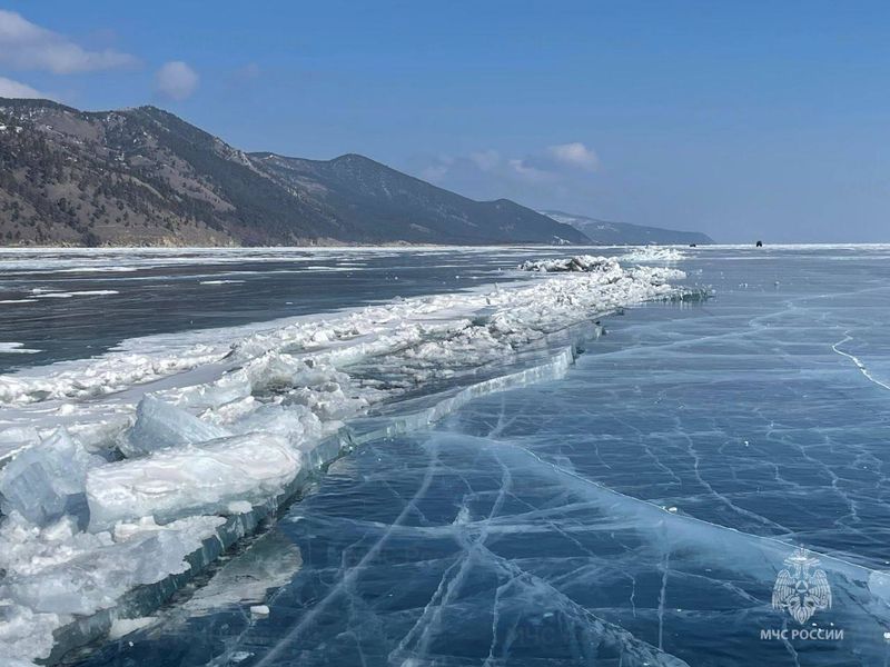 Байкал продолжает расходиться по швам